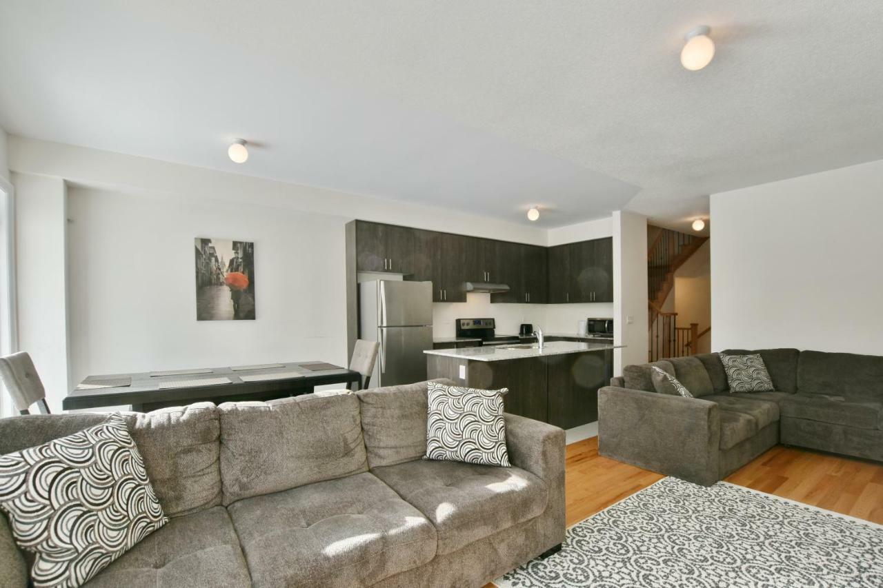 New Blue Mountain Village Snowbridge Executive Townhome Sleeps 10 With Outdoor Pool And Shuttle Nottawa Dış mekan fotoğraf